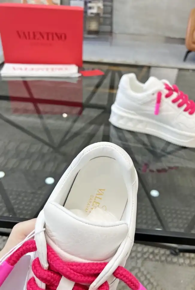 hype Valentino Sneakers