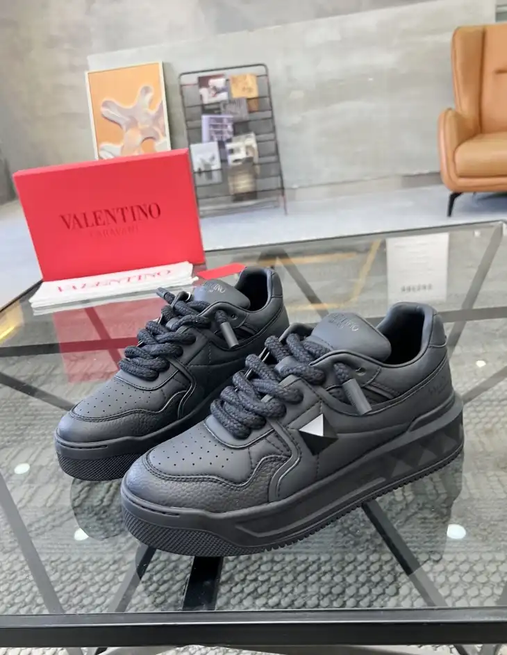 hype Valentino Sneakers