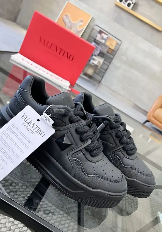 hype Valentino Sneakers