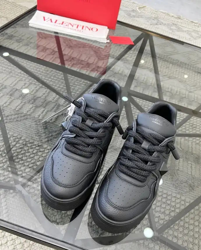 hype Valentino Sneakers