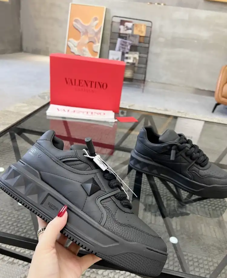 hype Valentino Sneakers