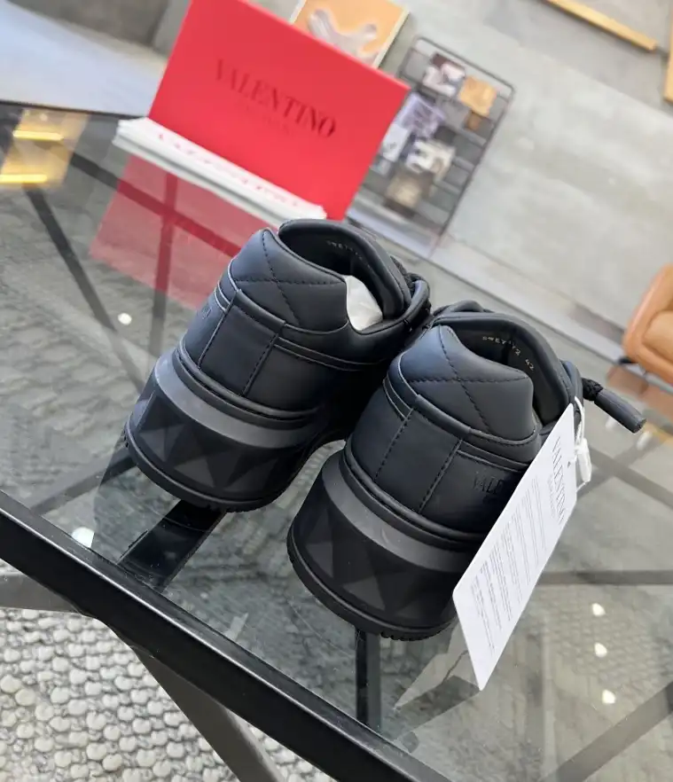 hype Valentino Sneakers