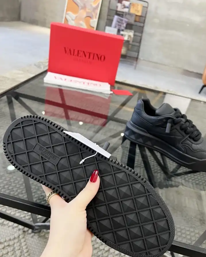 hype Valentino Sneakers