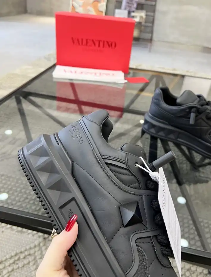 hype Valentino Sneakers