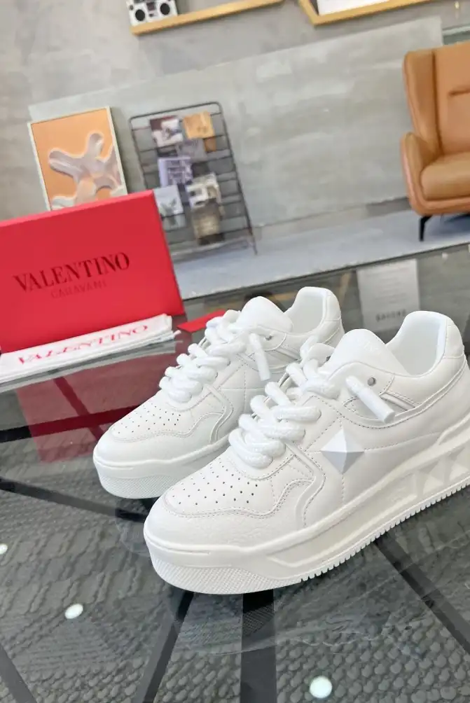 hype Valentino Sneakers