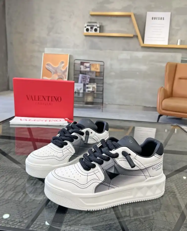 hype Valentino Sneakers