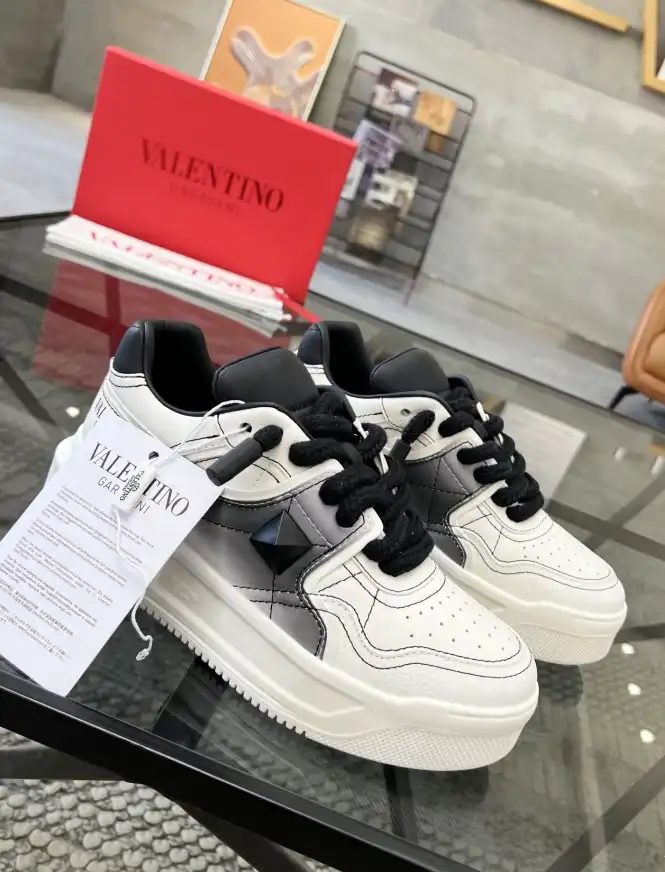 hype Valentino Sneakers