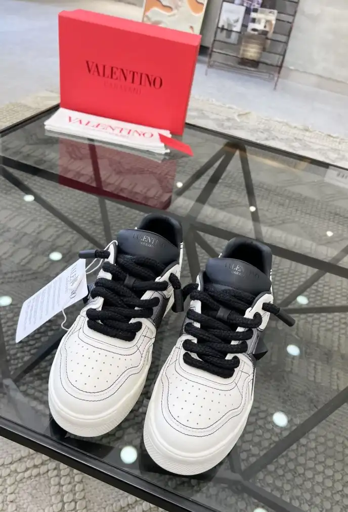 hype Valentino Sneakers