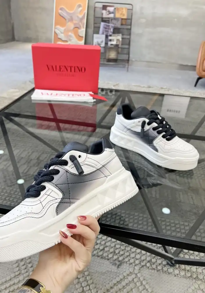 hype Valentino Sneakers