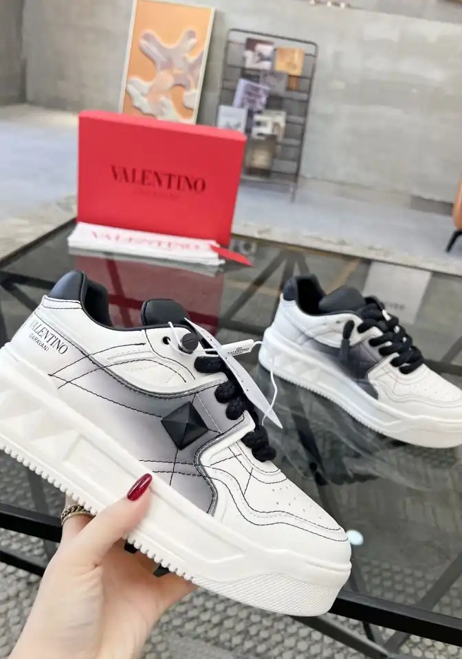 hype Valentino Sneakers