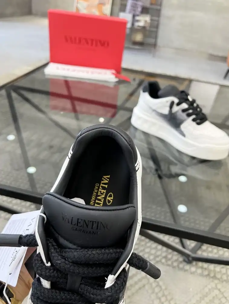 hype Valentino Sneakers