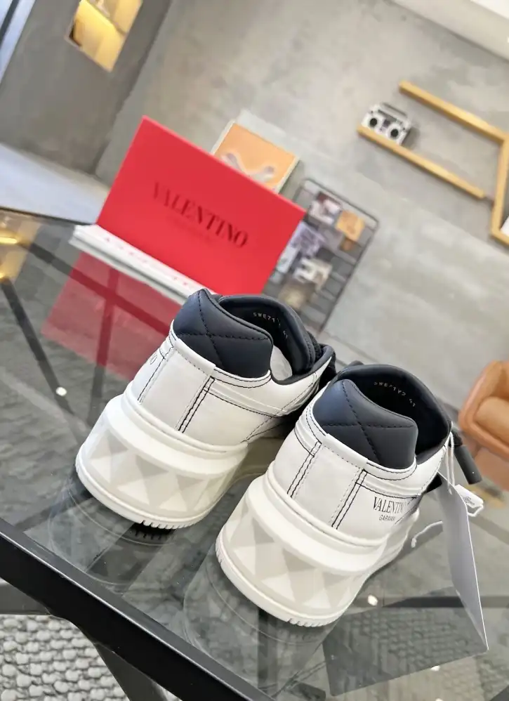 hype Valentino Sneakers