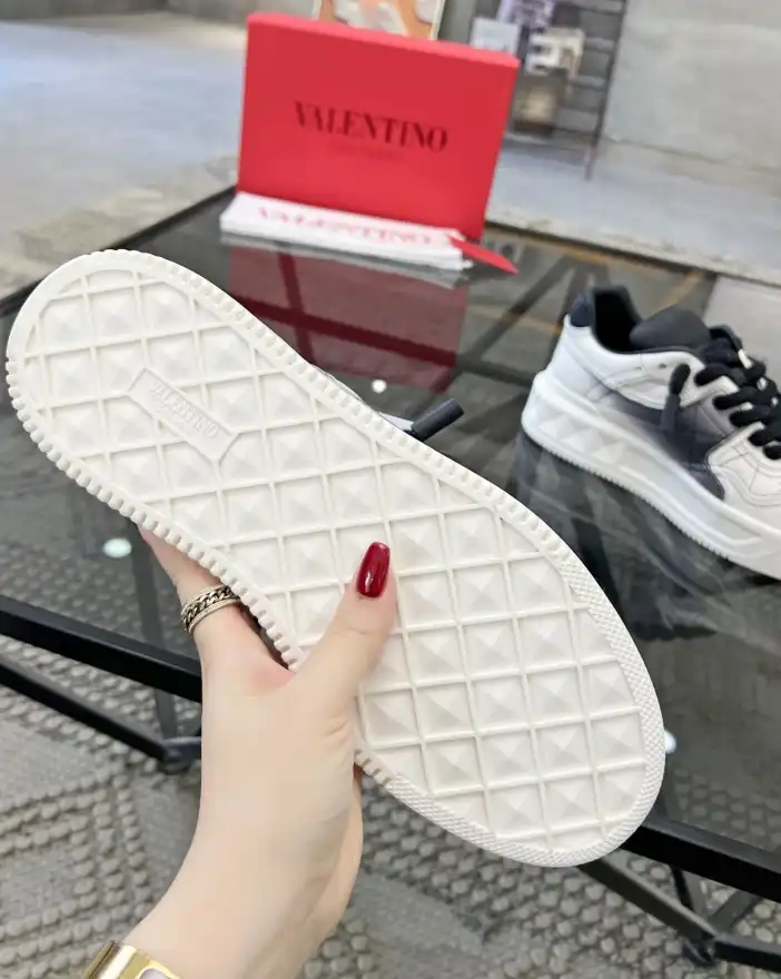 hype Valentino Sneakers