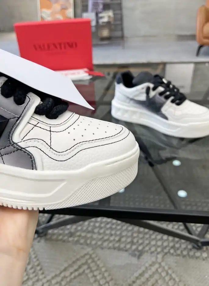 hype Valentino Sneakers