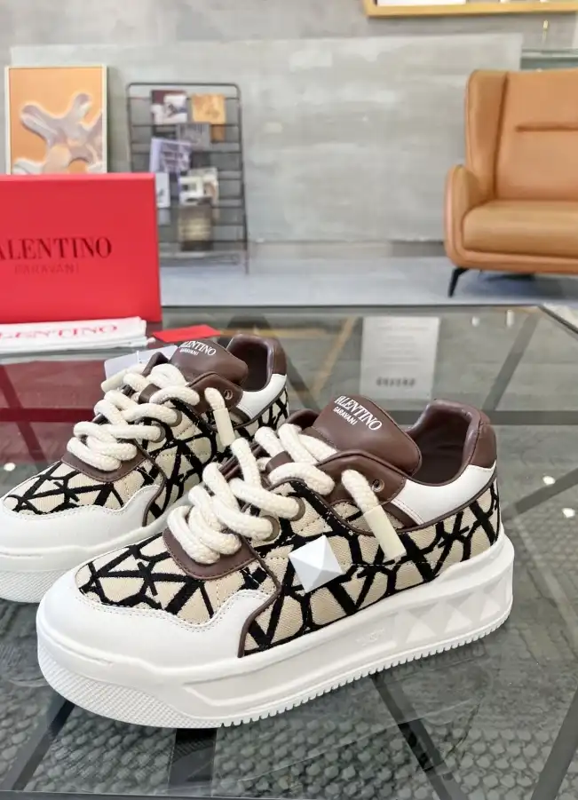 hype Valentino Sneakers