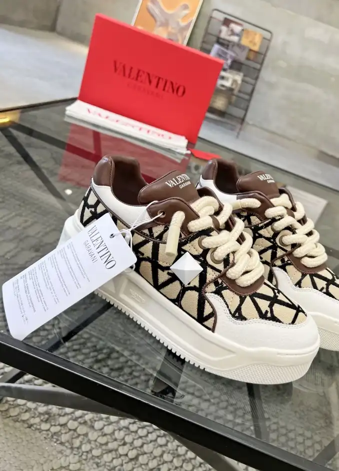 hype Valentino Sneakers