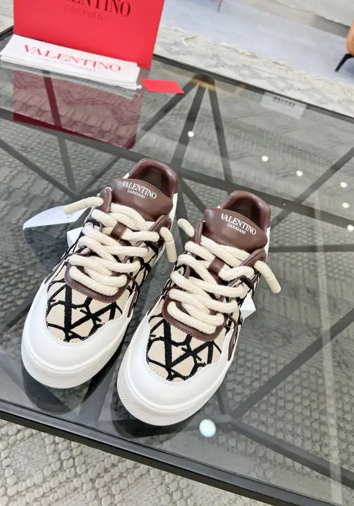 hype Valentino Sneakers