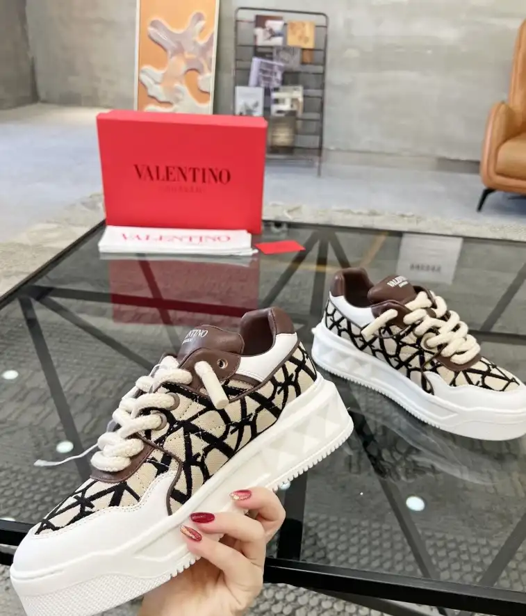 hype Valentino Sneakers