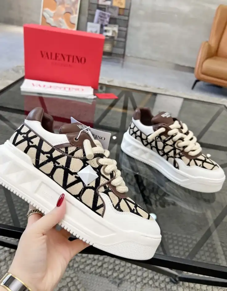 hype Valentino Sneakers