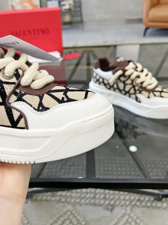 hype Valentino Sneakers