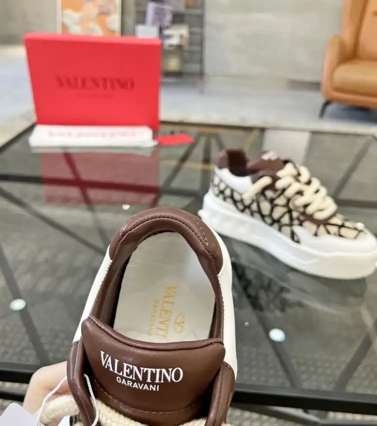 hype Valentino Sneakers