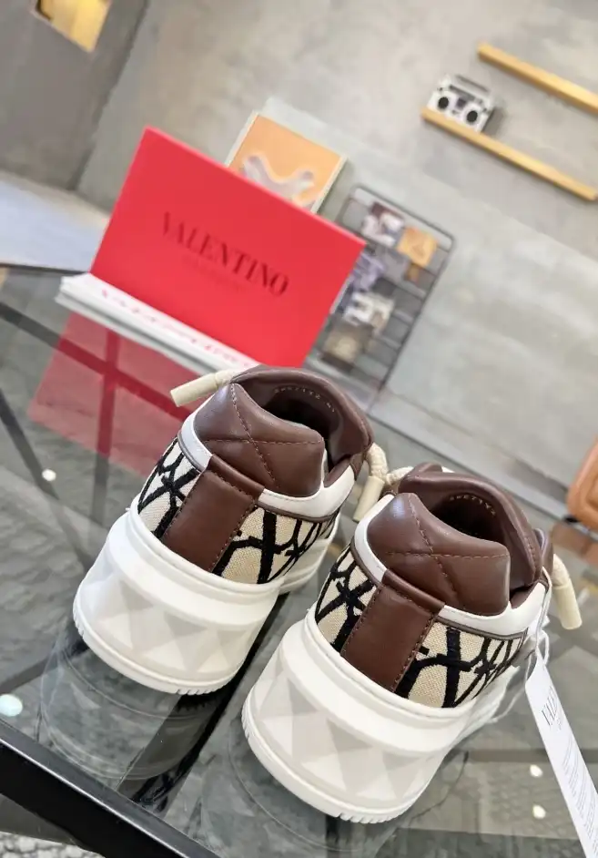 hype Valentino Sneakers