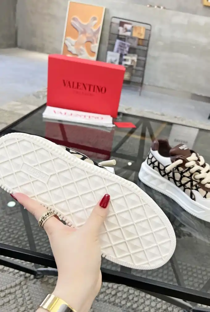 hype Valentino Sneakers