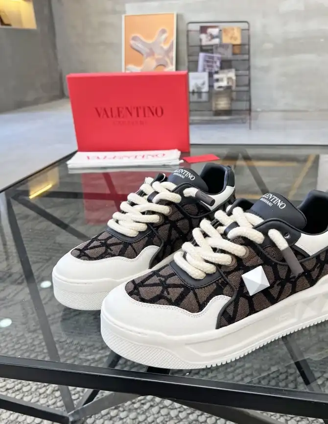 hype Valentino Sneakers