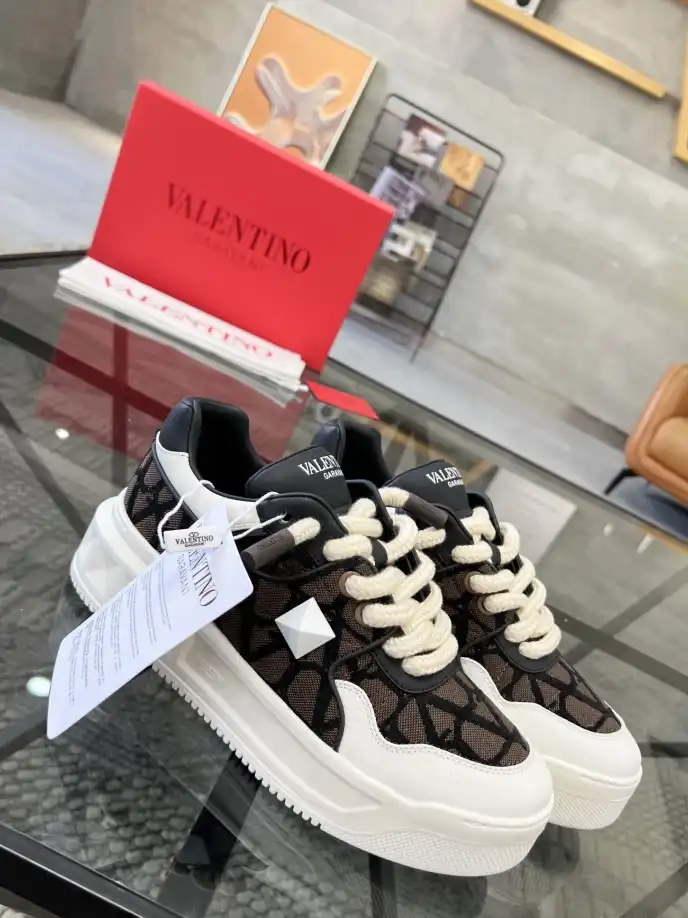 hype Valentino Sneakers