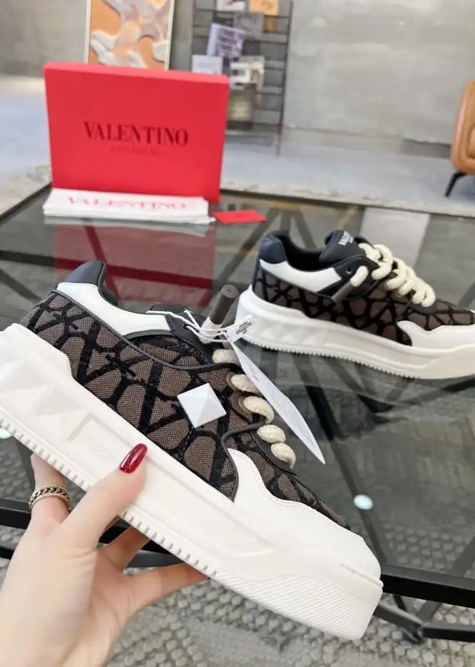 hype Valentino Sneakers