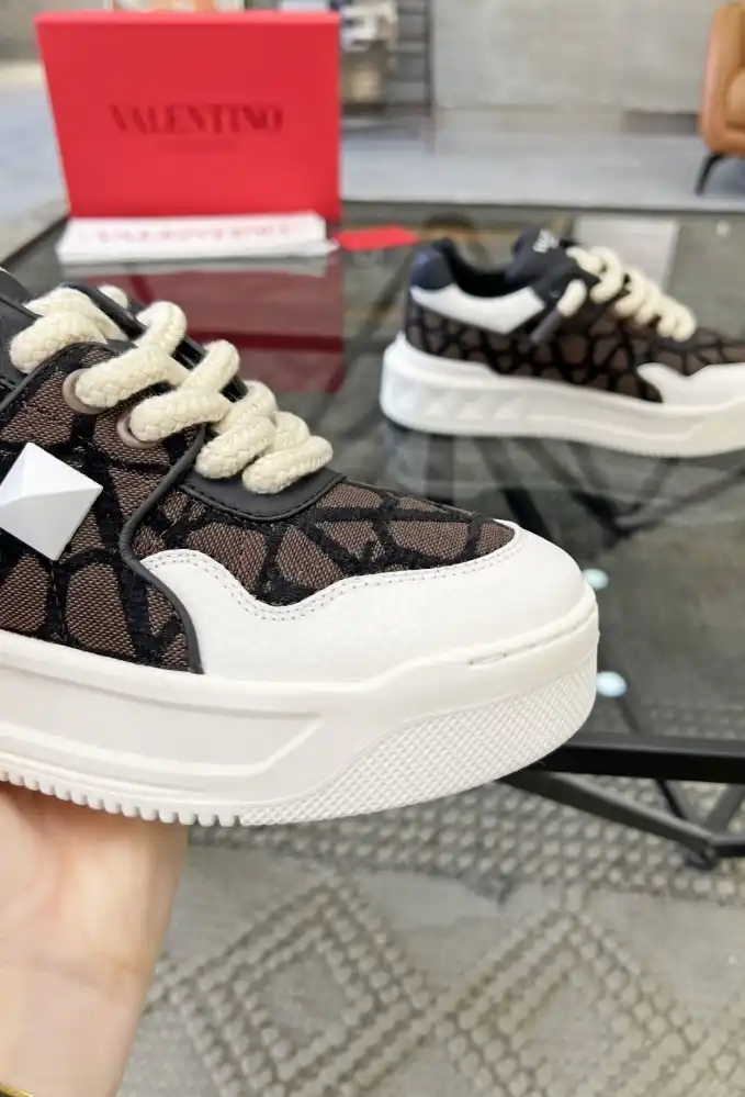 hype Valentino Sneakers