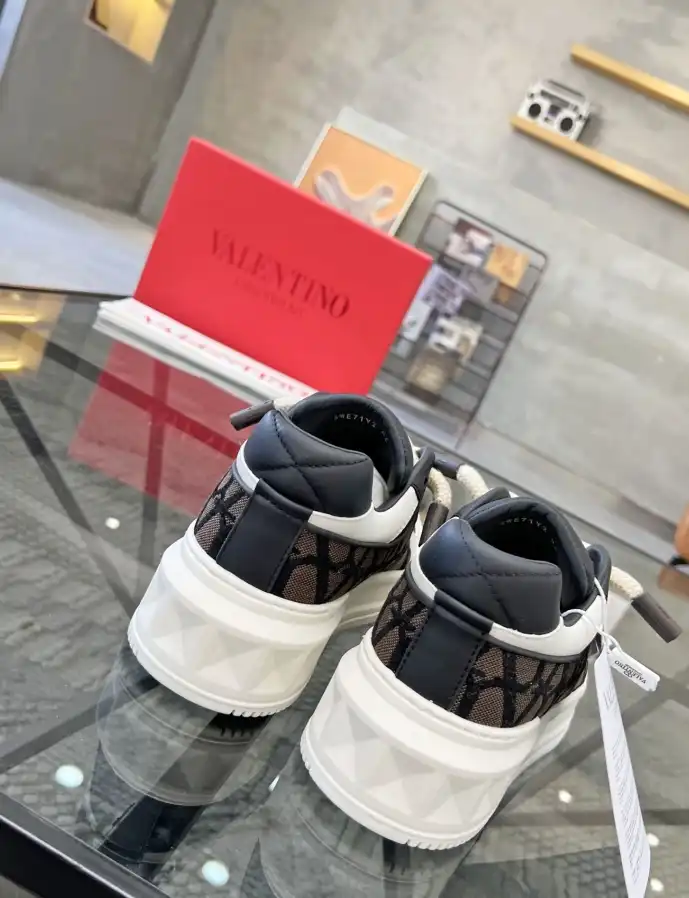 hype Valentino Sneakers