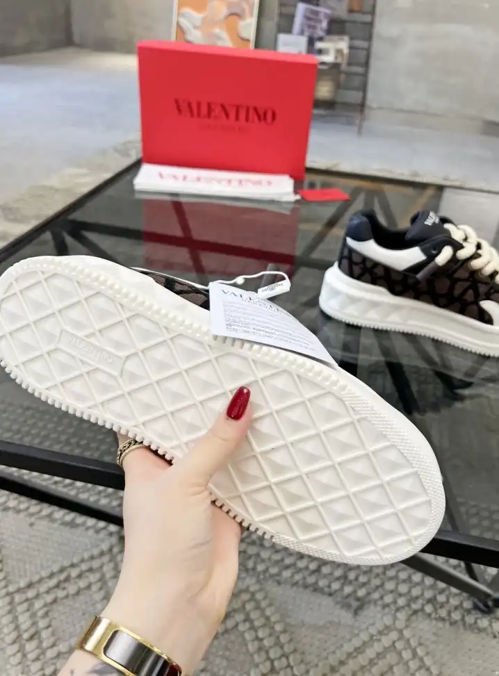 hype Valentino Sneakers