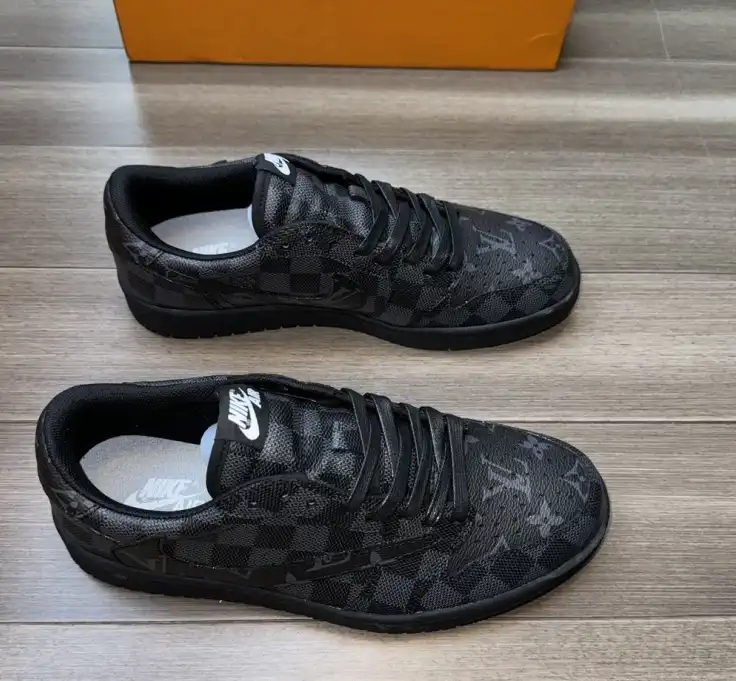 hype Louis Vuitton Sneakers