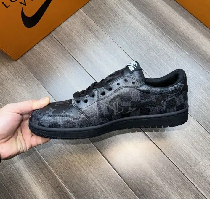 hype Louis Vuitton Sneakers