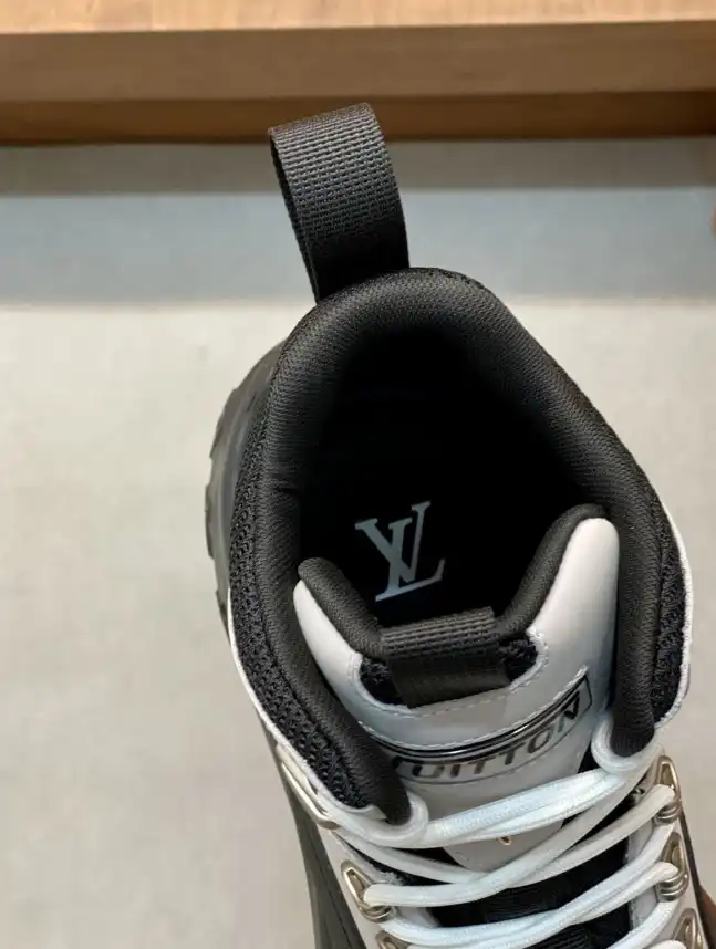 hype Louis Vuitton Sneakers