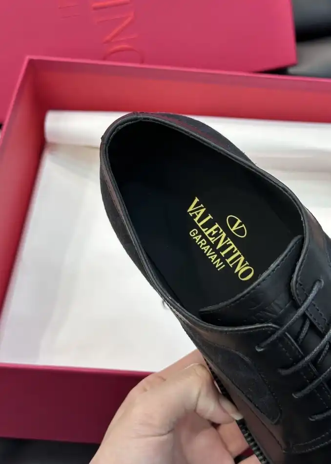 hype Valentino Sneakers