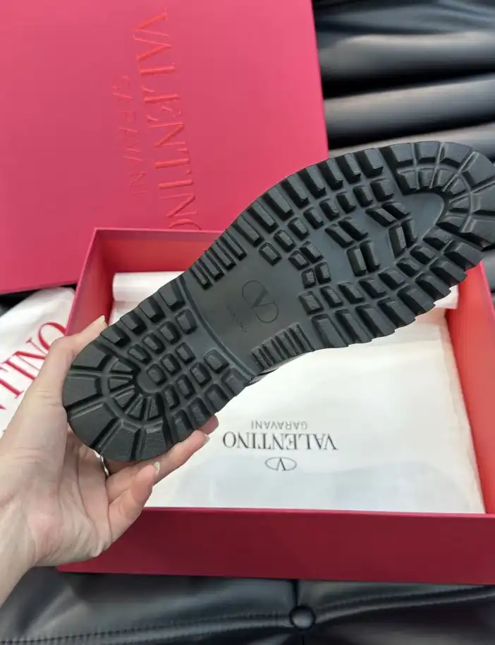 hype Valentino Sneakers