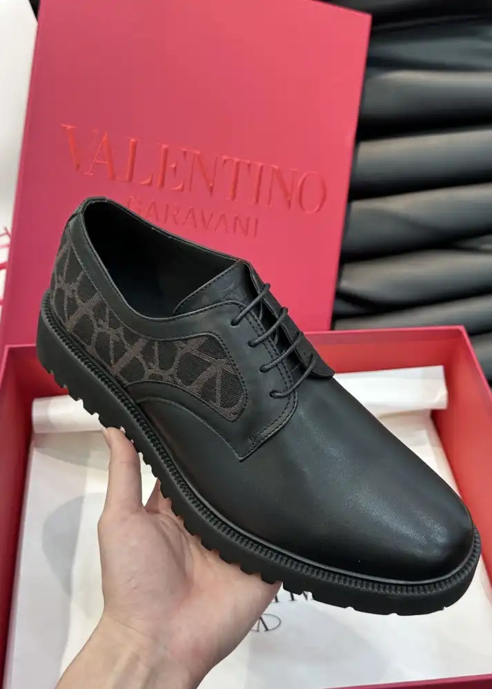 hype Valentino Sneakers