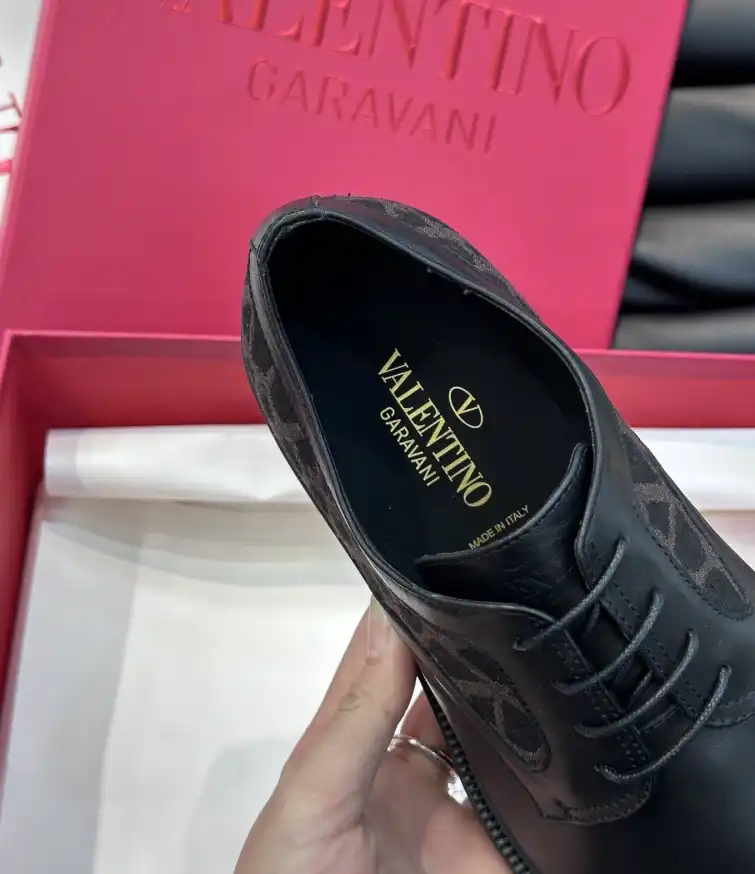 hype Valentino Sneakers