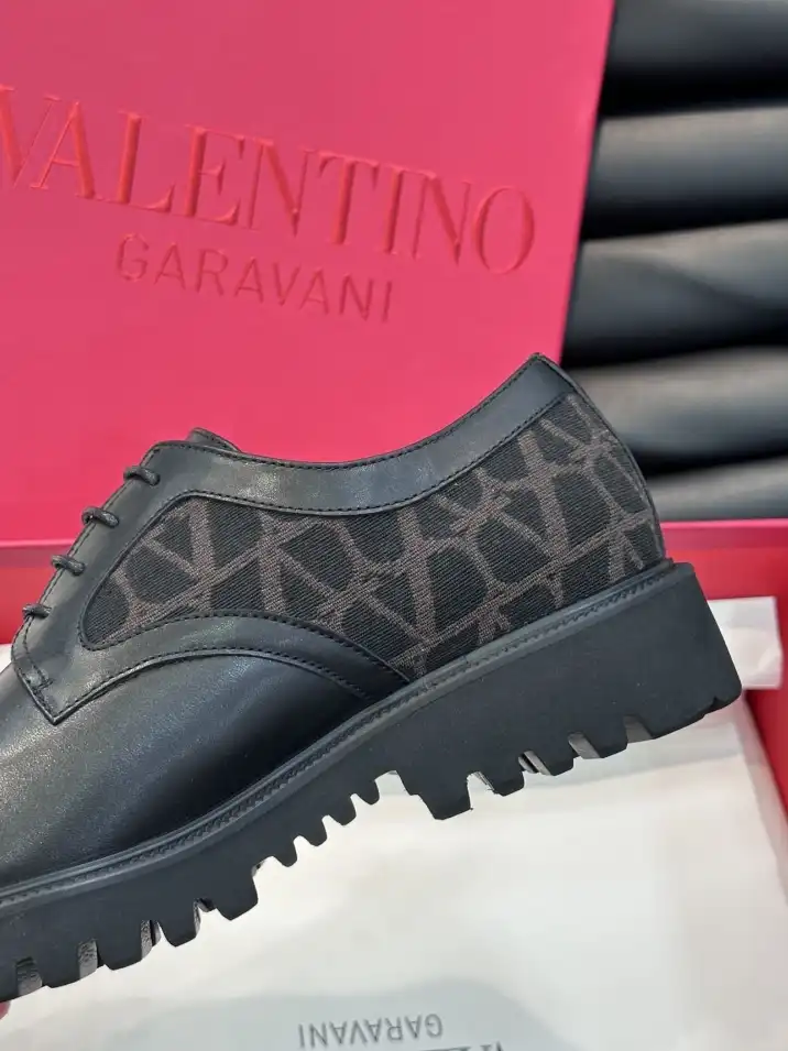 hype Valentino Sneakers