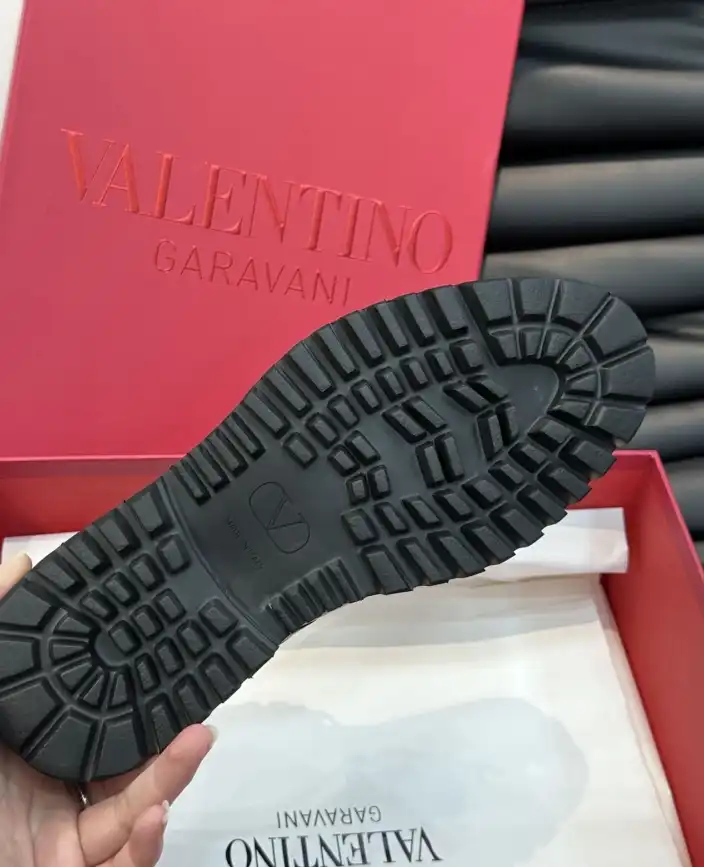 hype Valentino Sneakers