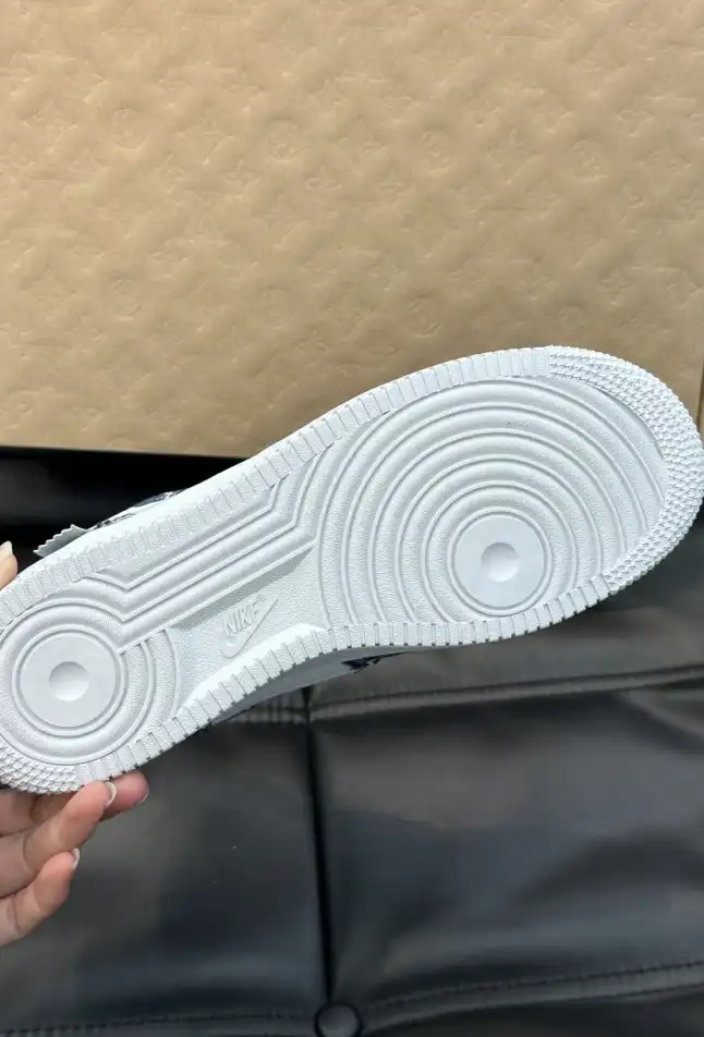 hype Louis Vuitton Sneakers