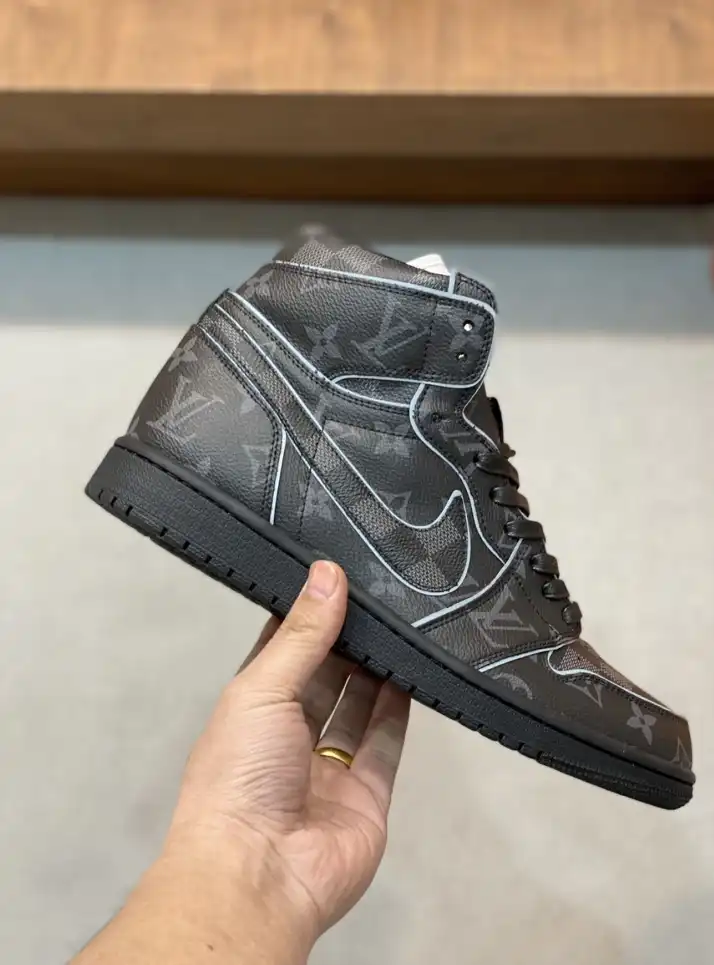 hype Louis Vuitton Sneakers