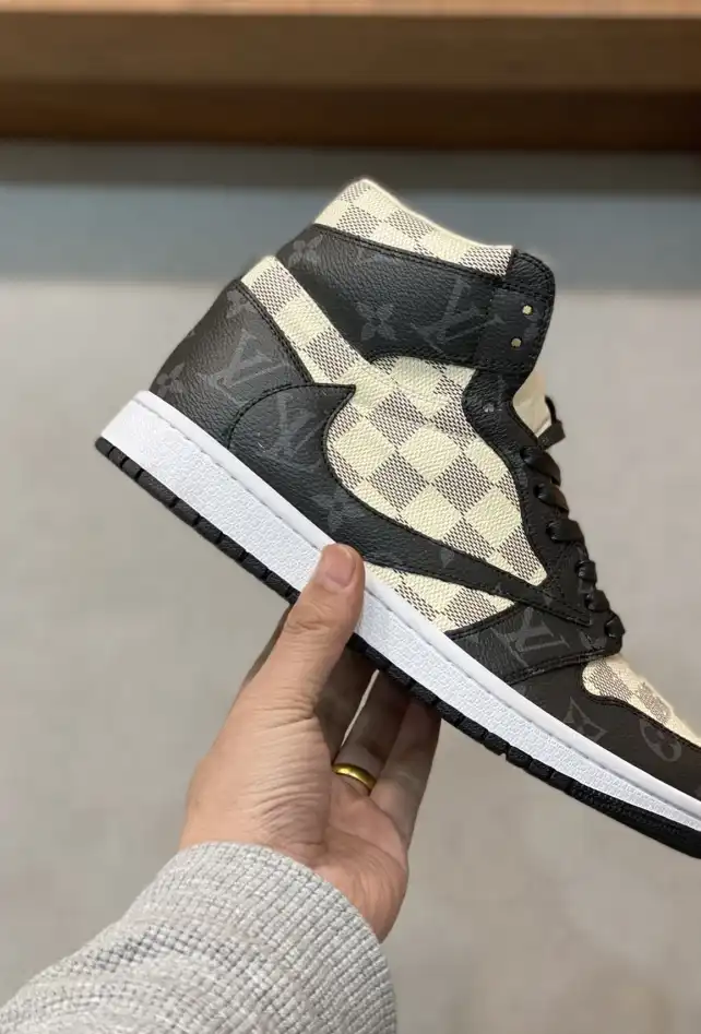 hype Louis Vuitton Sneakers