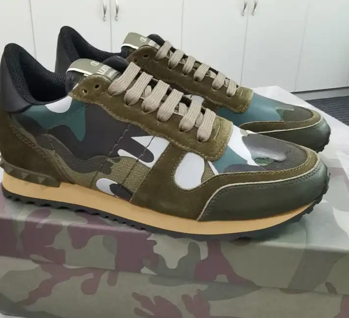 hype Valentino Sneakers