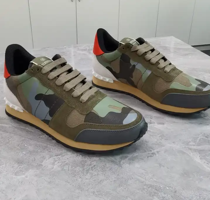 hype Valentino Sneakers