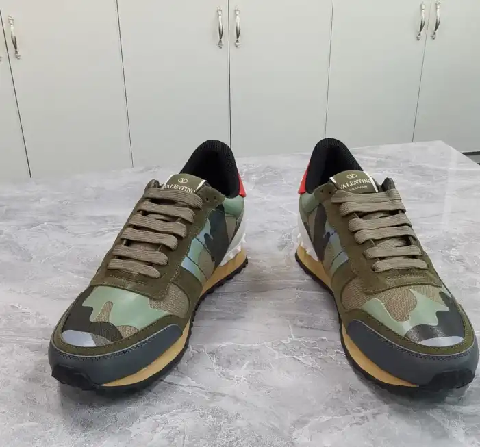 hype Valentino Sneakers