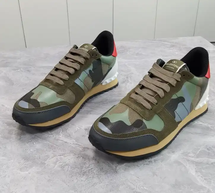 hype Valentino Sneakers