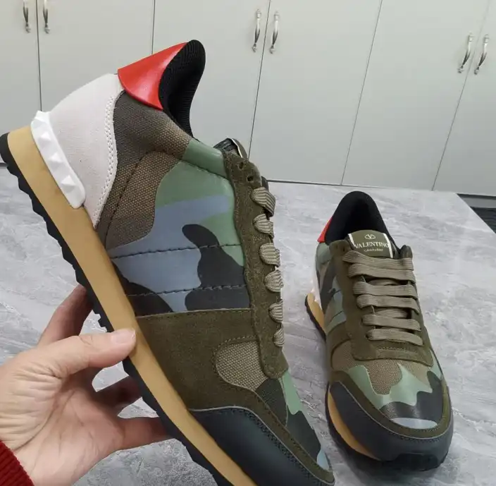 hype Valentino Sneakers